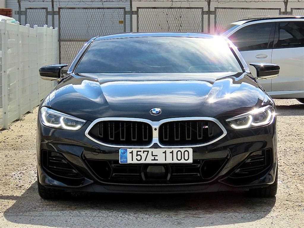 BMW 8시리즈 M850i xDrive 쿠페 사진