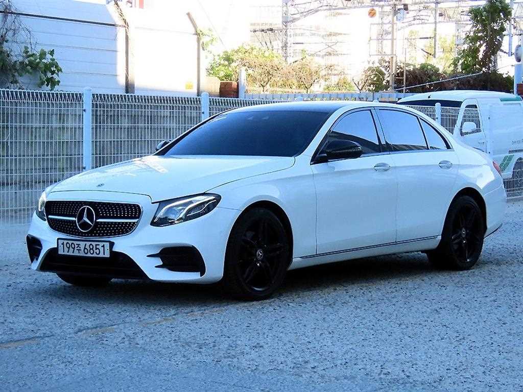 벤츠 E 클래스 E220d 아방가르드 사진 2/20