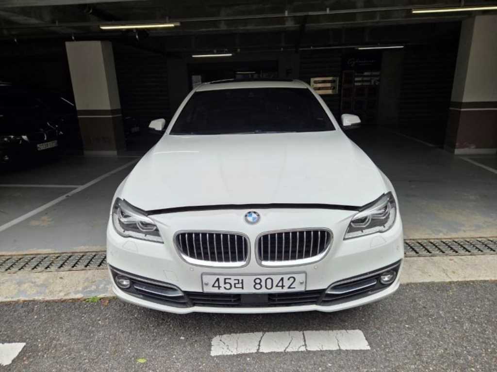 BMW 5시리즈 520d M 에어로다이나믹 사진