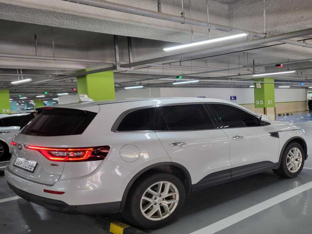 르노코리아 QM6 가솔린 2WD LE 사진 2/18