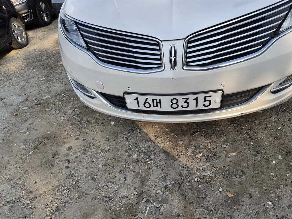 링컨 MKZ 하이브리드 사진