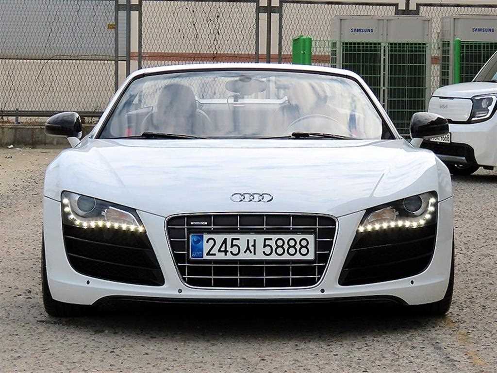 아우디 R8 5.2 V10 스파이더 사진 2/20