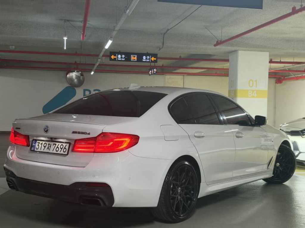 BMW 5시리즈 M550d xDrive 사진 2/20