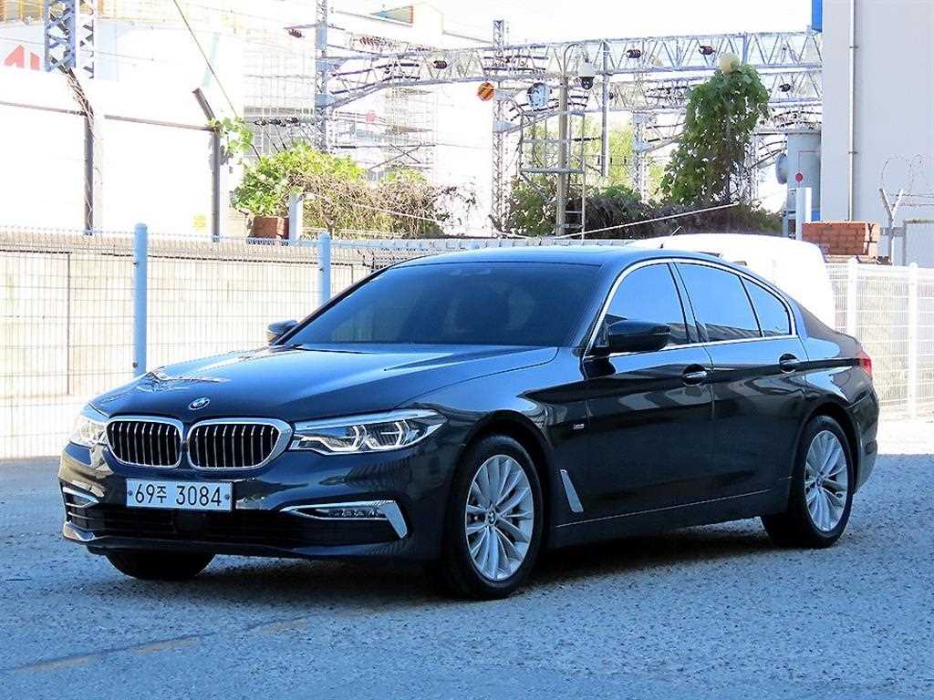 BMW 5시리즈 530i xDrive M 스포츠 사진 2/20