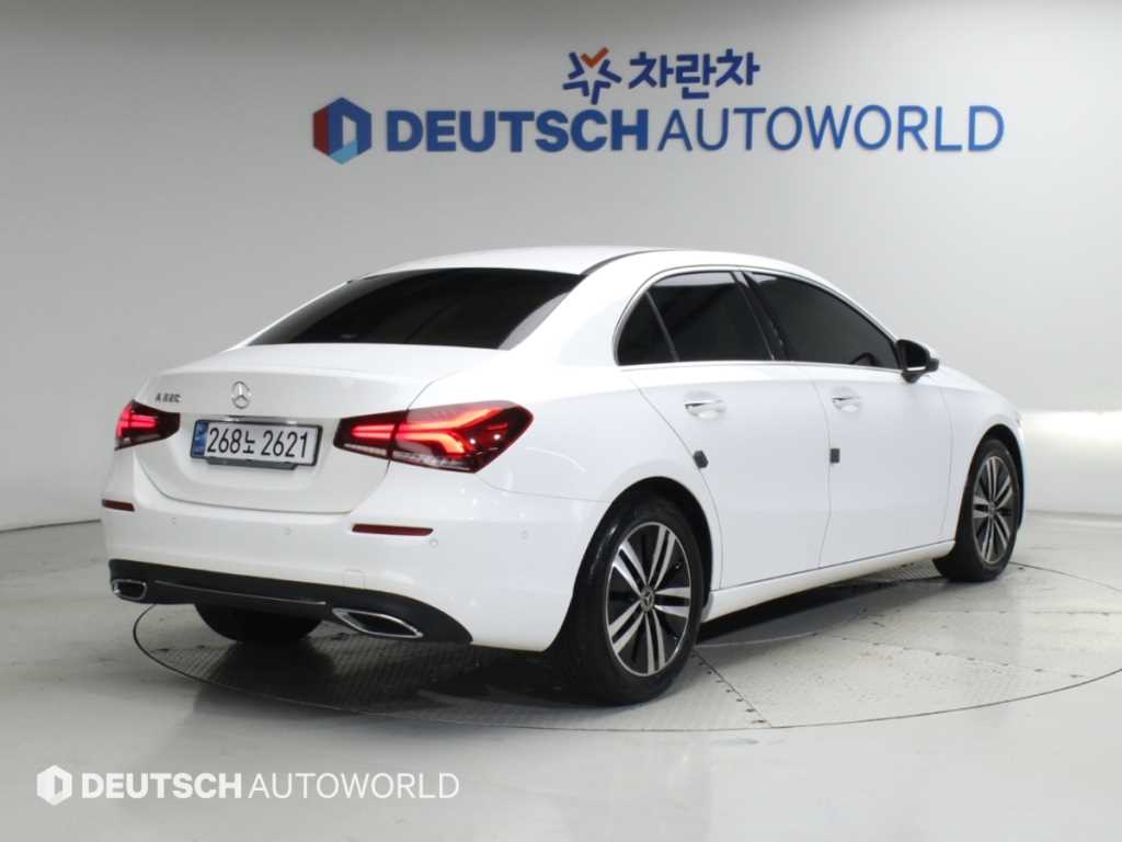 벤츠 A 클래스 A220 세단 사진 2/20