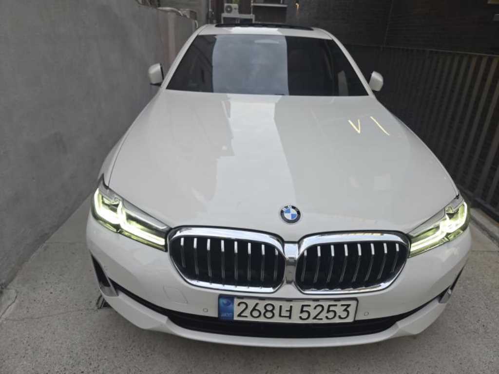 BMW 5시리즈 520i 럭셔리 사진