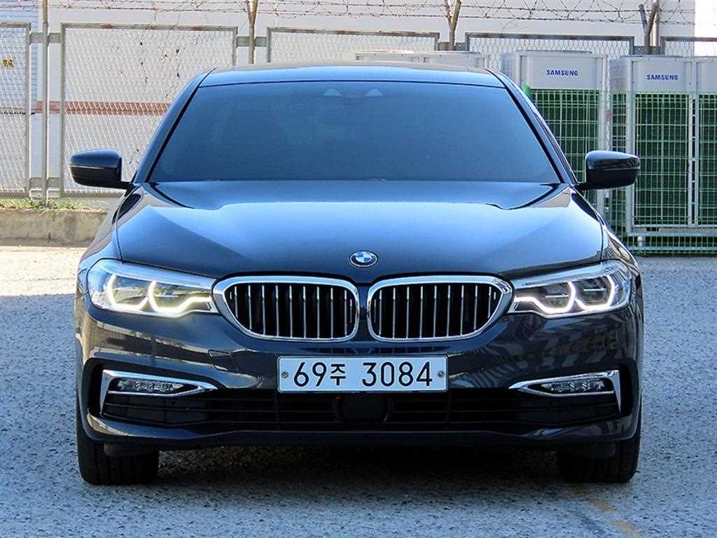BMW 5시리즈 530i xDrive M 스포츠 사진