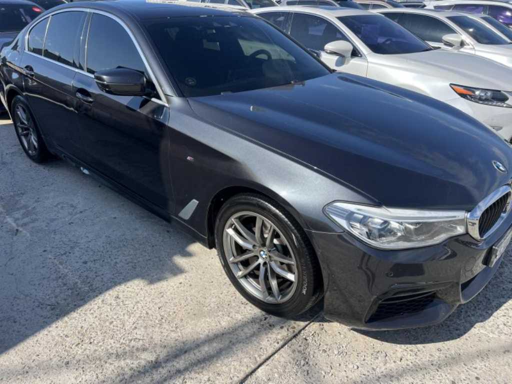 BMW 5시리즈 520d xDrive M 스포츠 플러스 사진 2/11