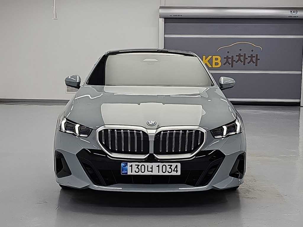 BMW 5시리즈 530e M 스포츠 사진 2/19