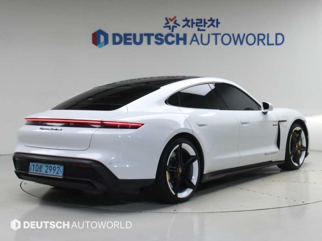 포르쉐 타이칸 터보S 사진 2/20