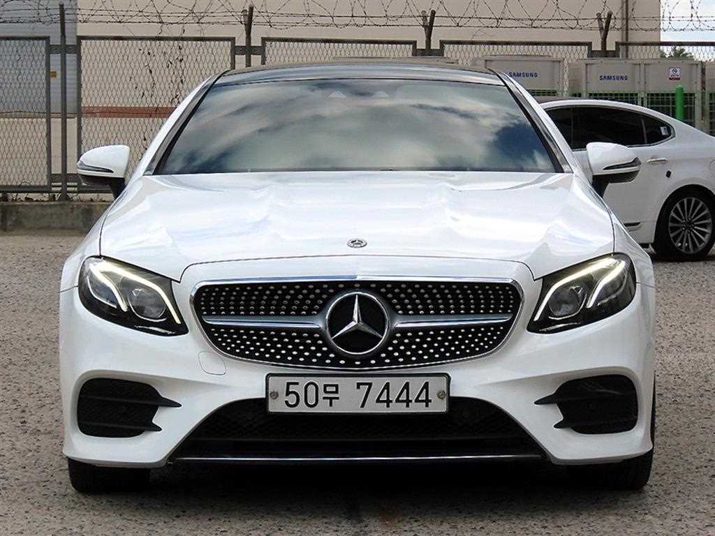 벤츠 E 클래스 E220d 쿠페 사진