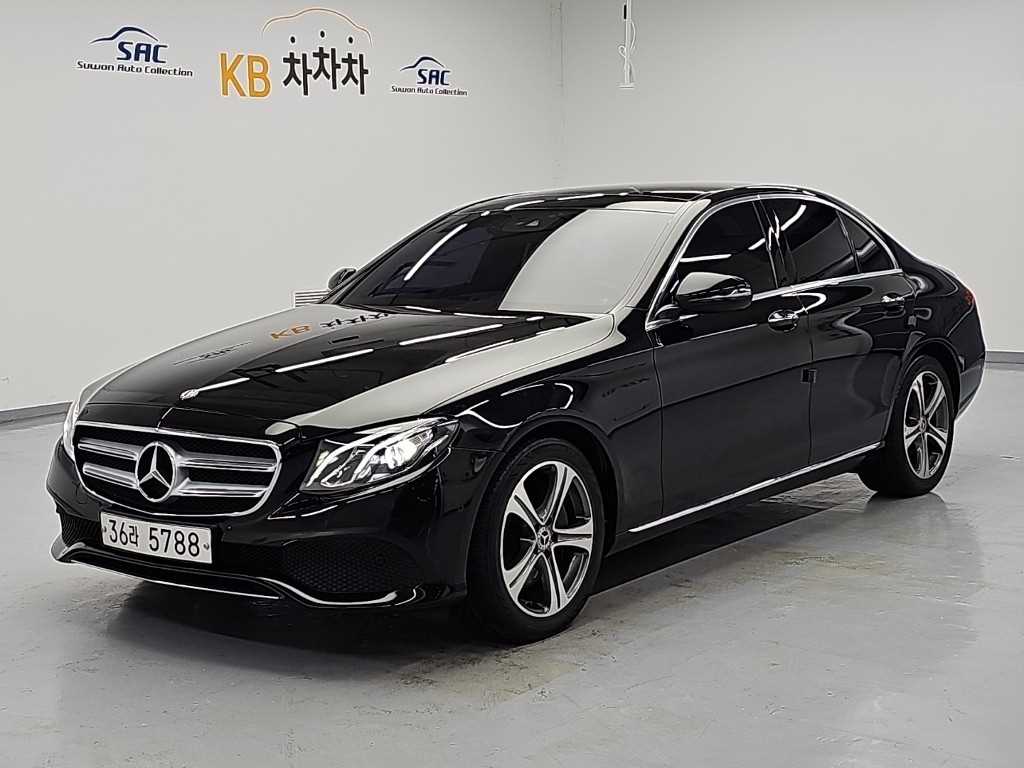벤츠 E 클래스 E300 아방가르드 사진