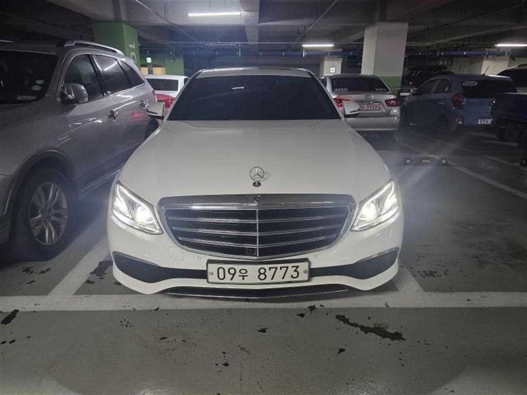 벤츠 E 클래스 E300 4MATIC 익스클루시브 사진