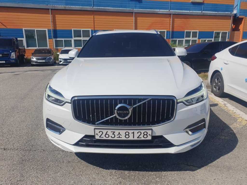 볼보 XC60 D5 AWD 모멘텀 사진