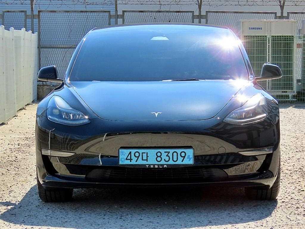 테슬라 모델 3 롱 레인지 사진