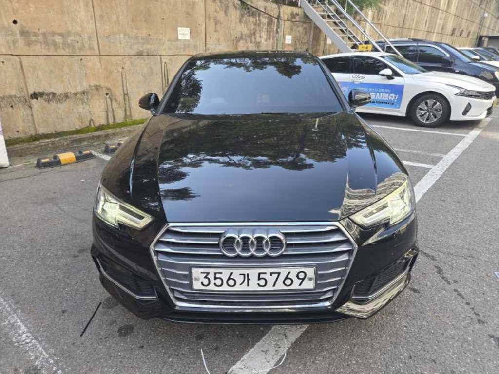 아우디 A4 40 TFSI 프리미엄 사진