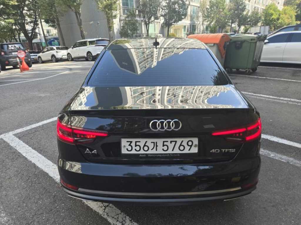 아우디 A4 40 TFSI 프리미엄 사진 2/16