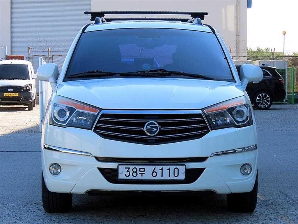 KGM 코란도 2WD LT 9인승 사진