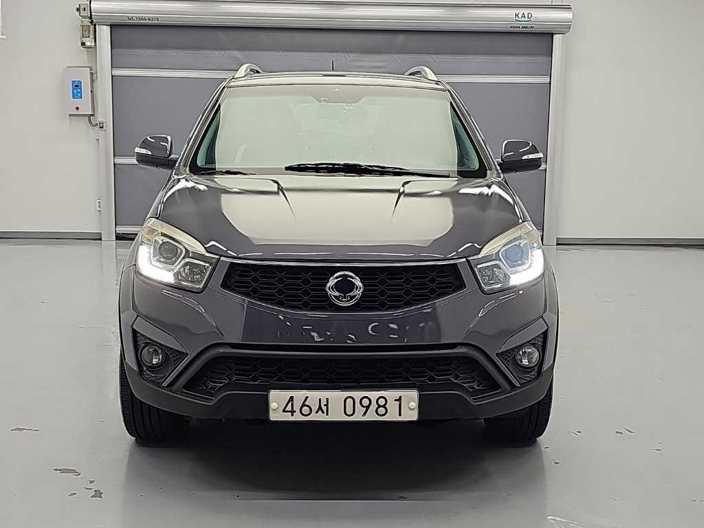 KGM 코란도 2WD 2.2 익스트림 사진 2/18