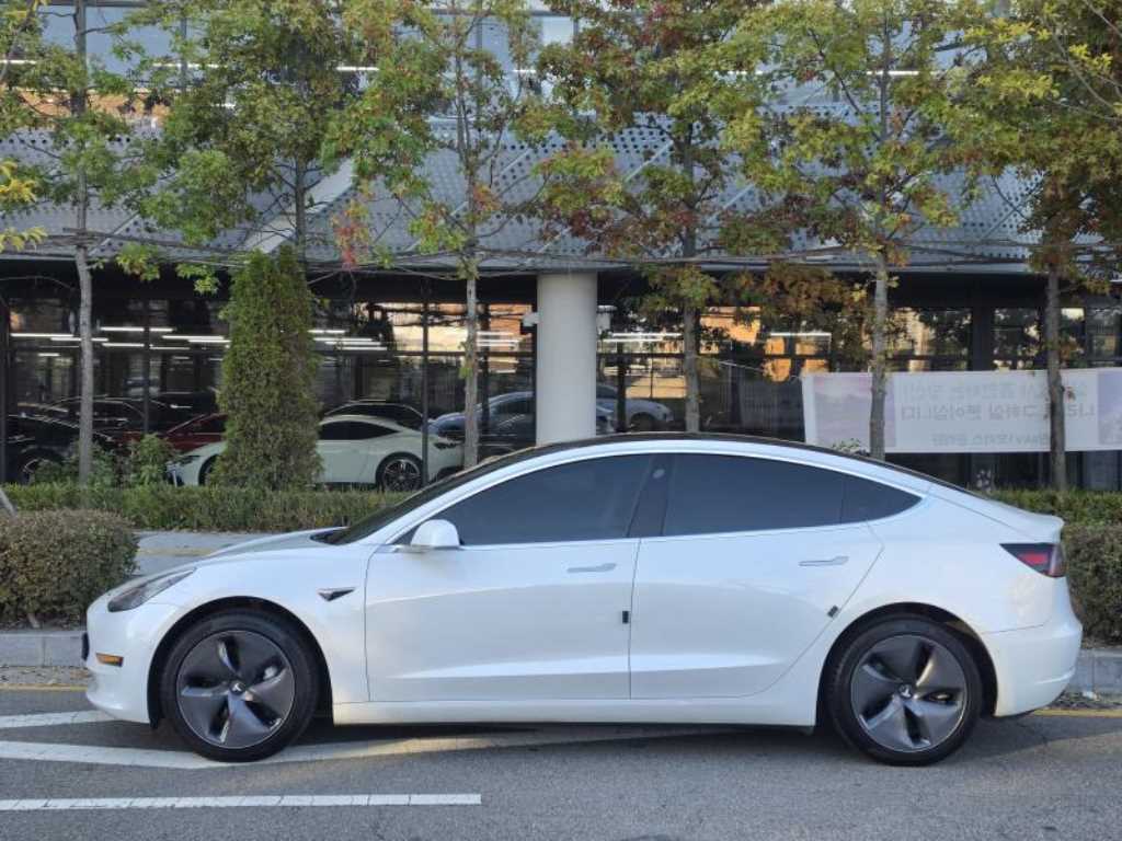 테슬라 모델 3 롱 레인지 사진