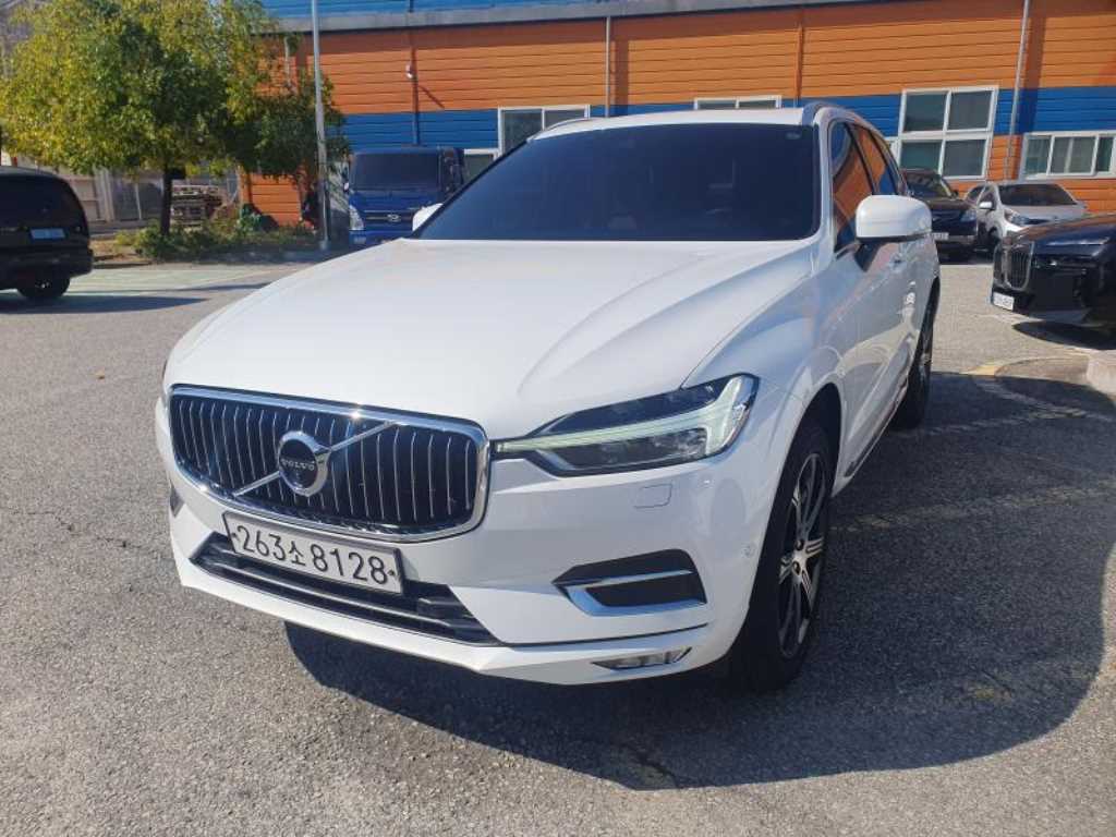 볼보 XC60 D5 AWD 모멘텀 사진 2/16