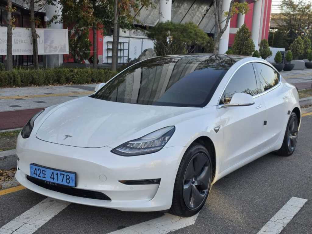 테슬라 모델 3 롱 레인지 사진 2/10