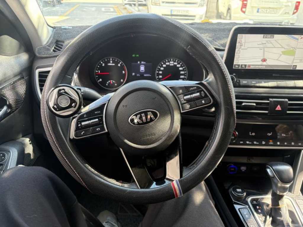 기아 셀토스 디젤 1.6 4WD 시그니처 사진 2/11