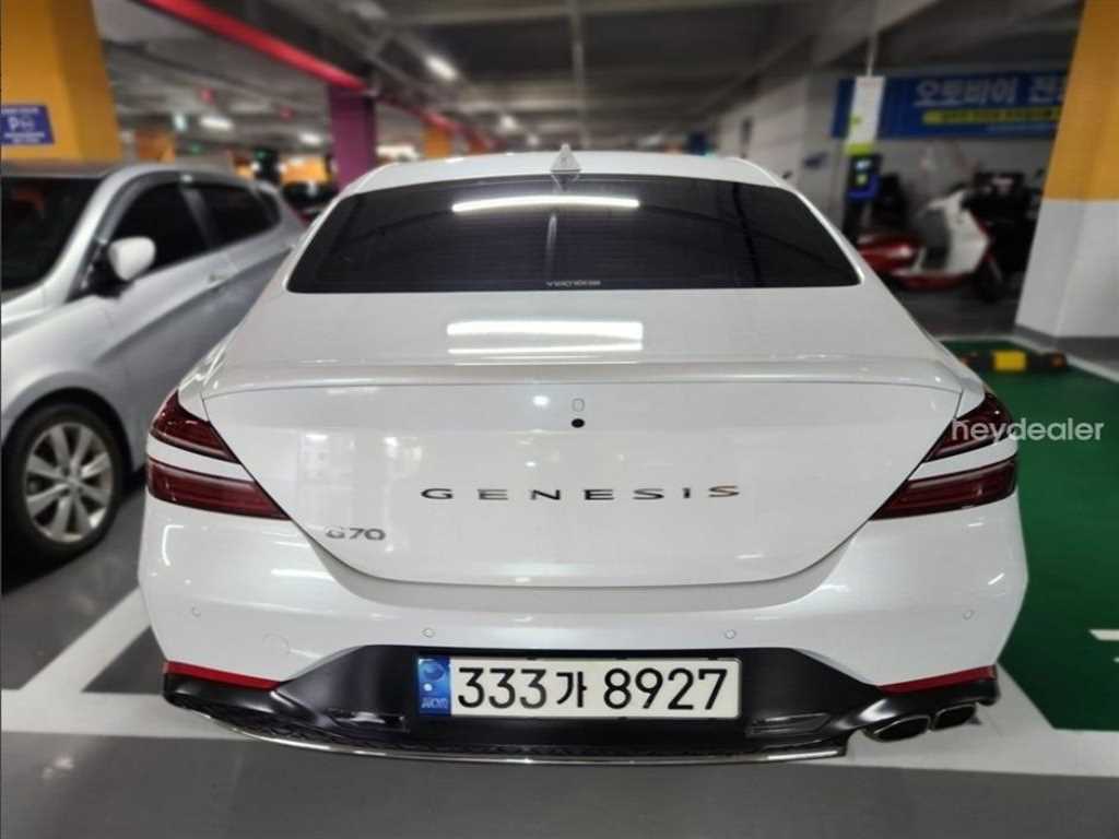 제네시스 G70 가솔린 2.0T 2WD 기본형 사진 2/10