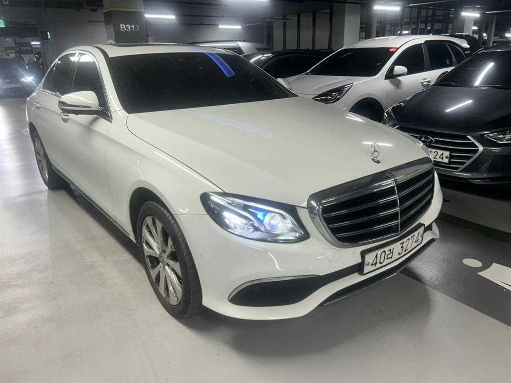 벤츠 E 클래스 E300 4MATIC 익스클루시브 사진 2/17