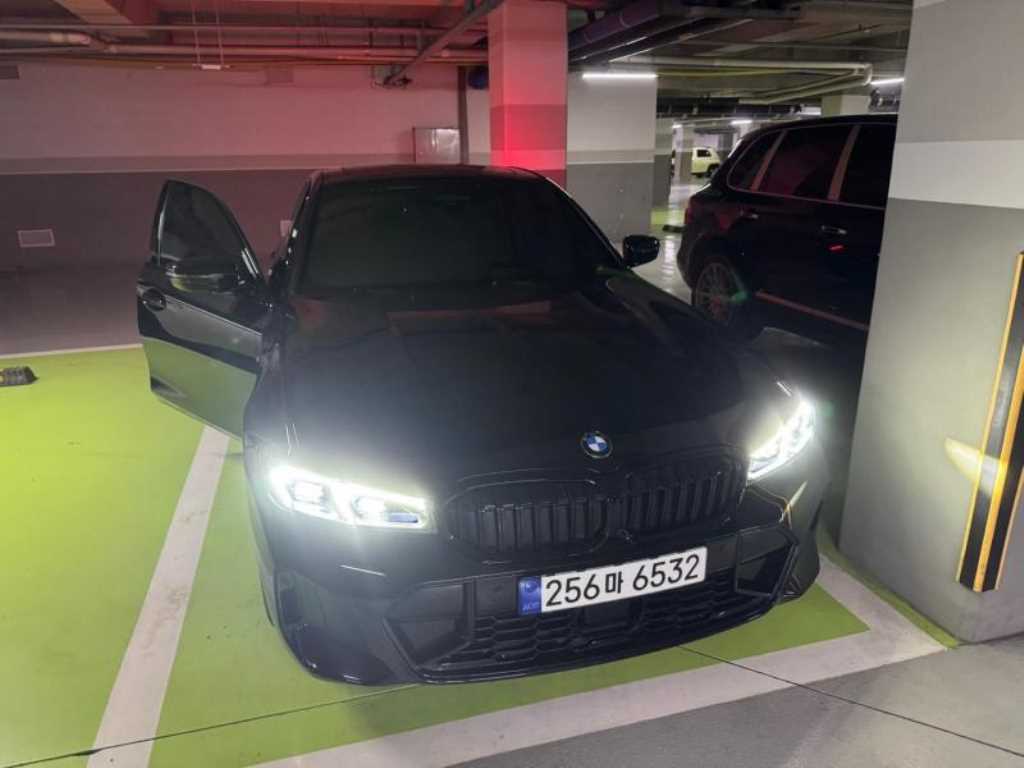 BMW 3시리즈 320i M 스포츠 사진