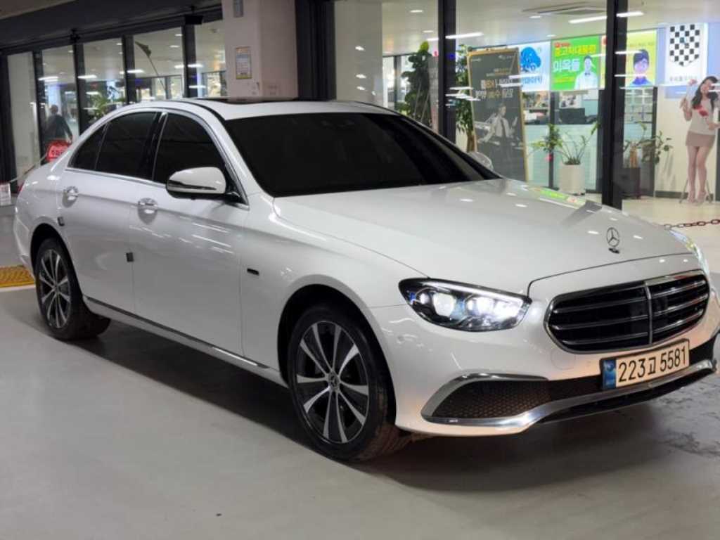 벤츠 E 클래스 E300e 4MATIC 익스클루시브 사진 2/20