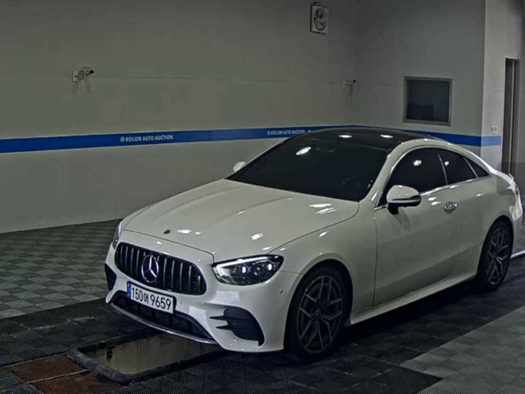벤츠 E 클래스 E300d 4MATIC 쿠페 사진