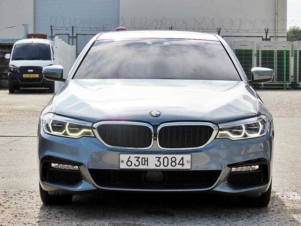 BMW 5시리즈 530i xDrive M 스포츠 플러스 사진