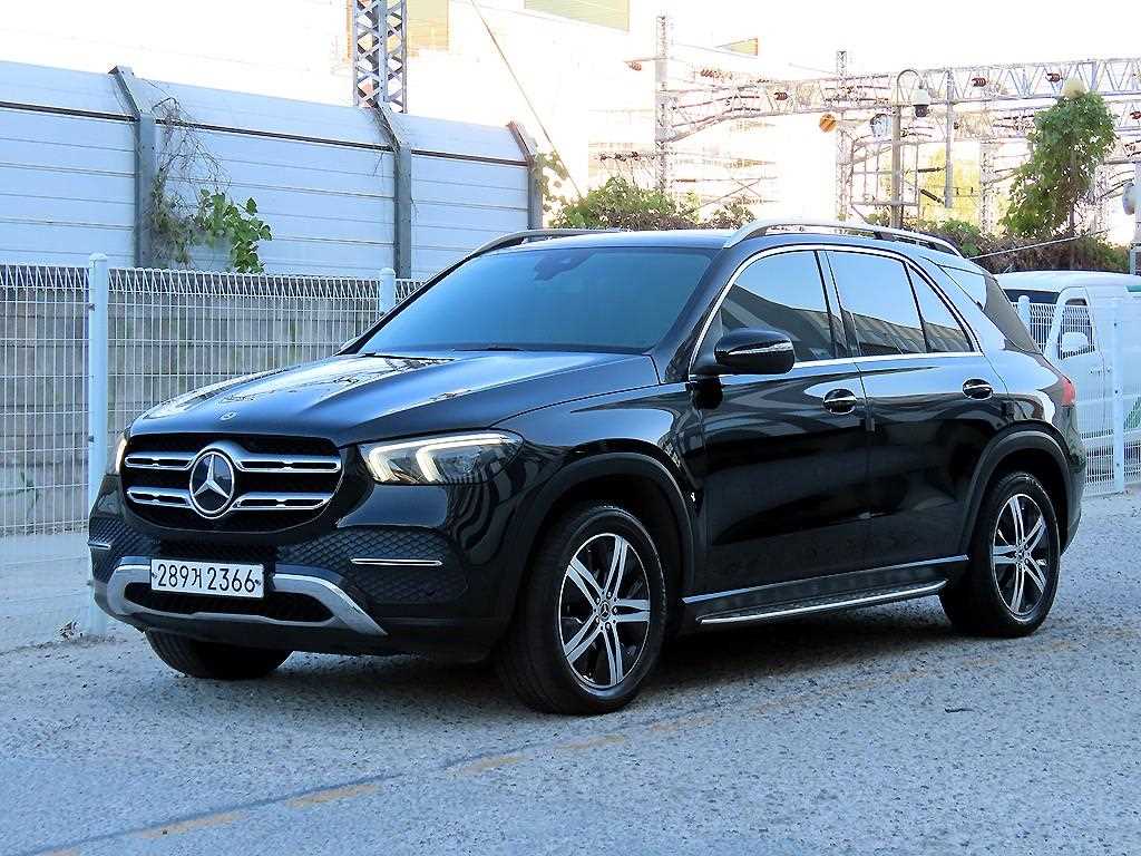 벤츠 GLE 클래스 GLE 300d 4MATIC 사진 2/20