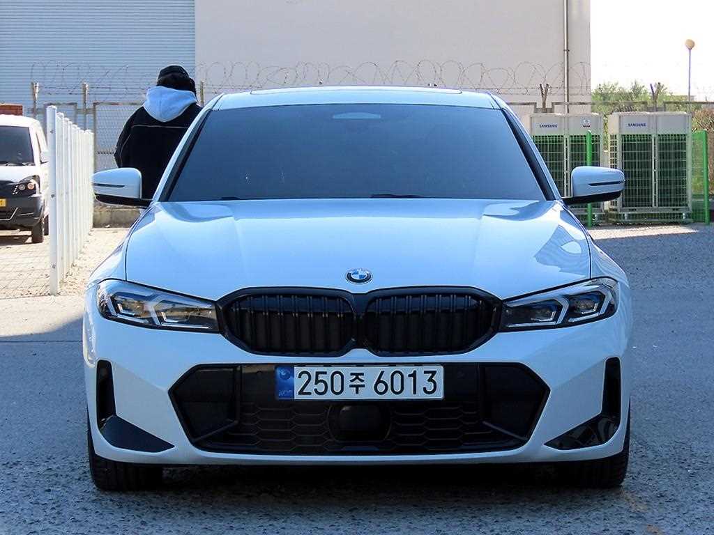 BMW 3시리즈 320i M 스포츠 사진