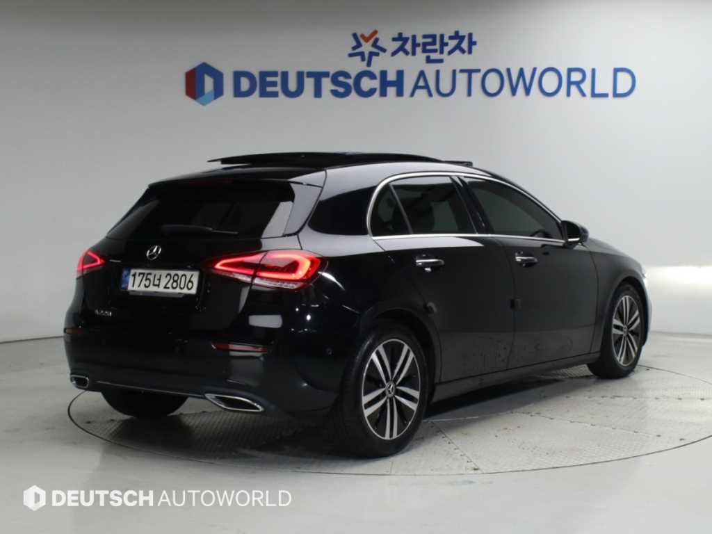 벤츠 A 클래스 A220 세단 사진 2/20