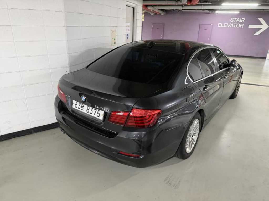 BMW 5시리즈 520d xDrive 사진 2/6