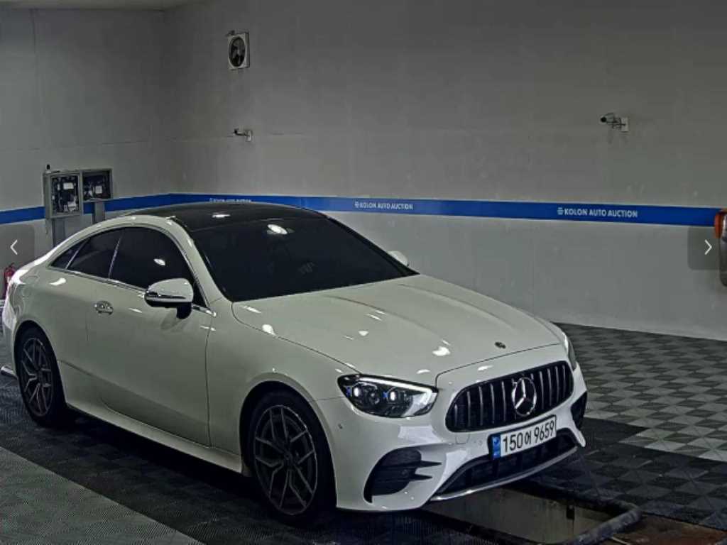 벤츠 E 클래스 E300d 4MATIC 쿠페 사진 2/16