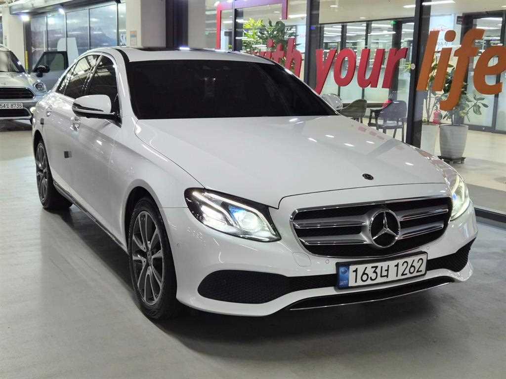 벤츠 E 클래스 E300 4MATIC 아방가르드 사진