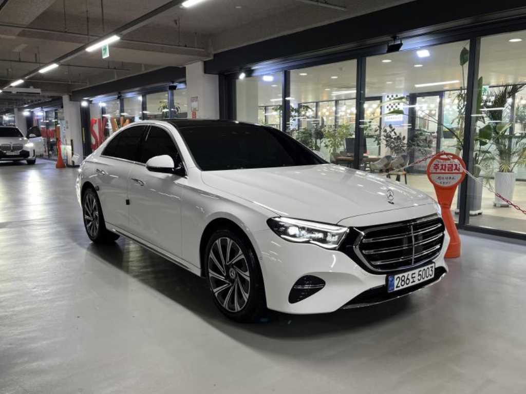벤츠 E 클래스 E300 4MATIC 익스클루시브 사진