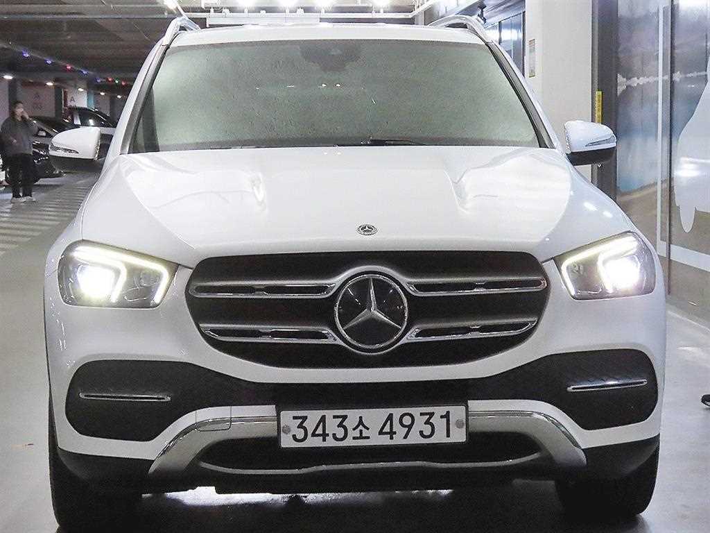 벤츠 GLE 클래스 GLE 300d 4MATIC 사진 2/20