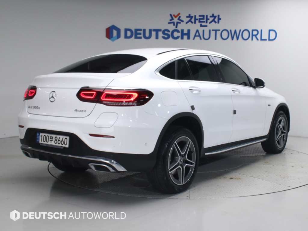 벤츠 GLC 클래스 GLC 300 e 4MATIC 쿠페 사진 2/20