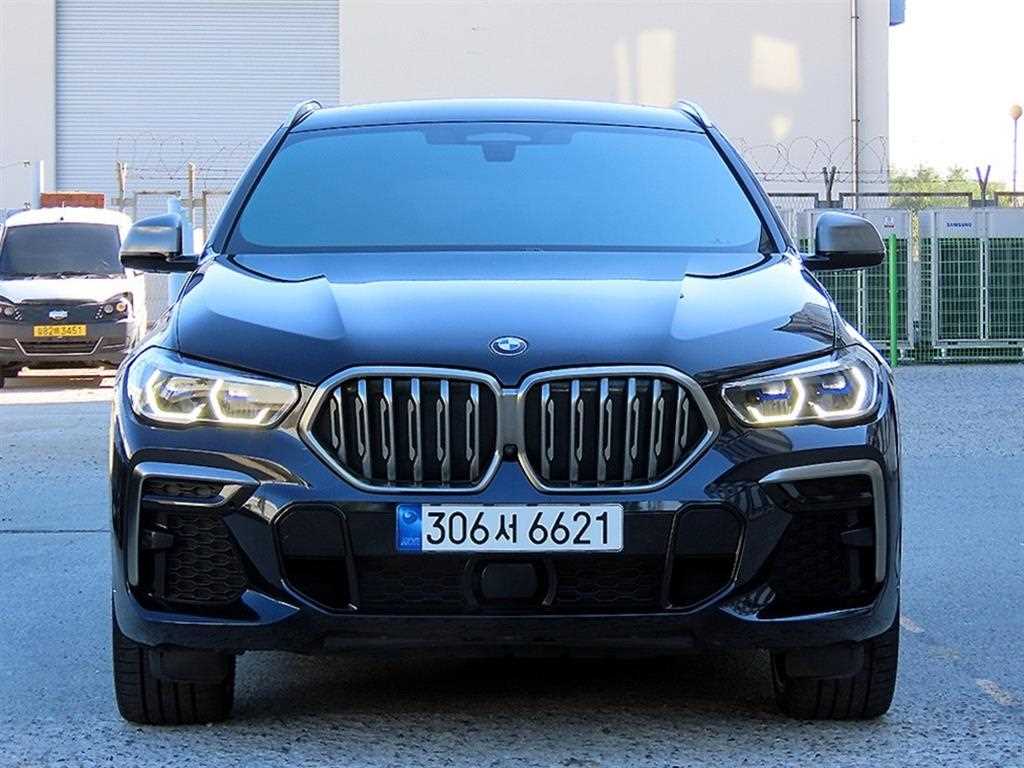 BMW X6 M50i 사진