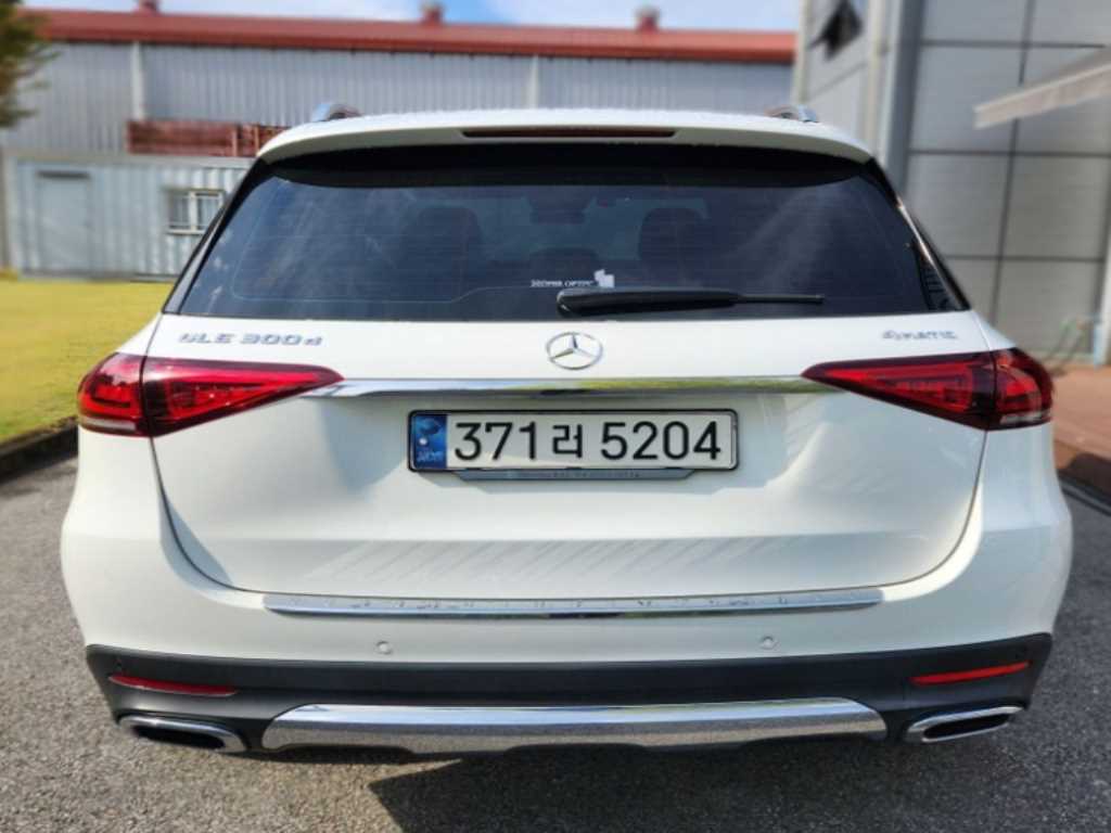 벤츠 GLE 클래스 GLE 300d 4MATIC 사진 2/11