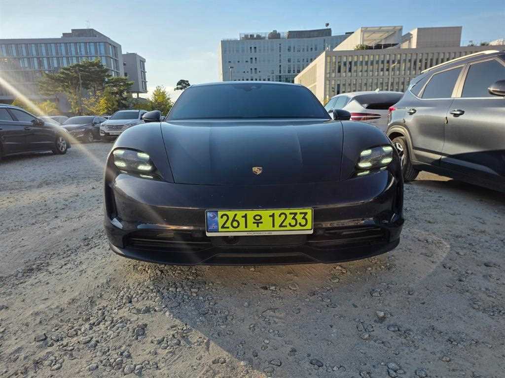 포르쉐 타이칸 4S 사진