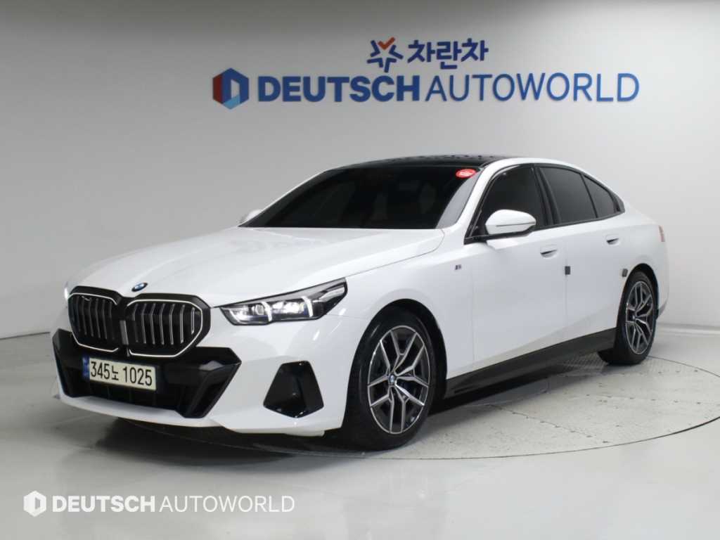 BMW 5시리즈 520i M 스포츠 사진