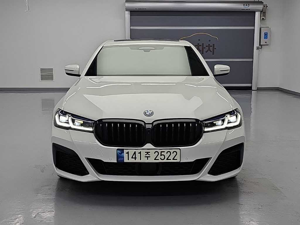 BMW 5시리즈 530e M 스포츠 사진 2/20