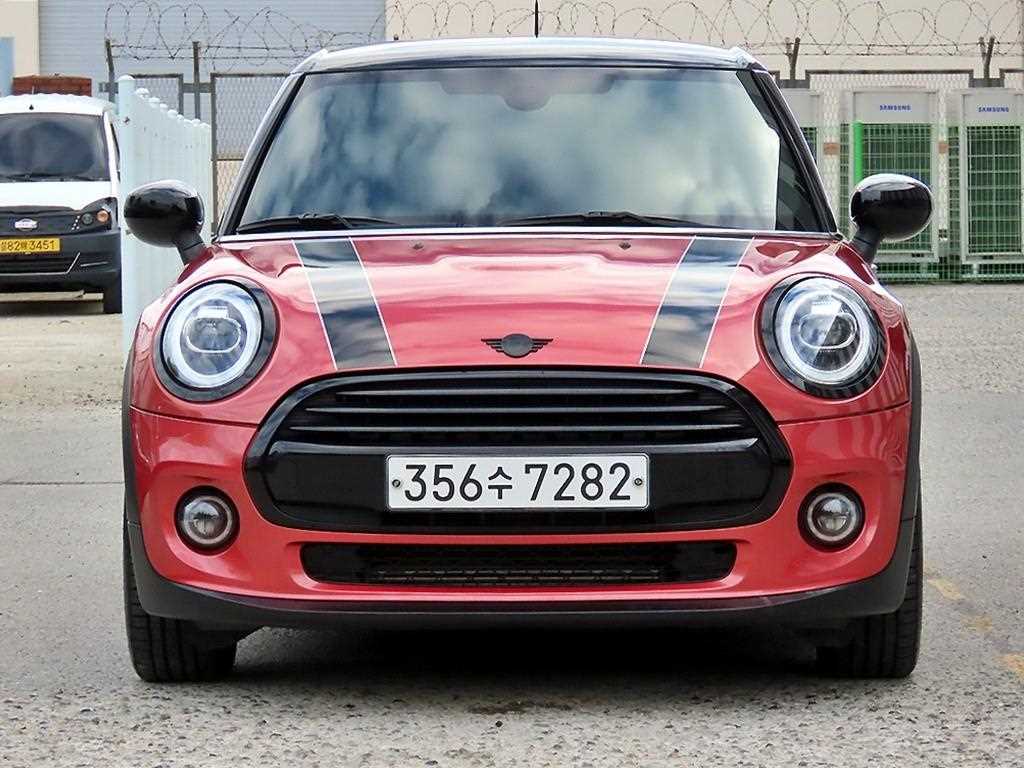 MINI 쿠퍼 5도어 로즈우드 에디션 사진