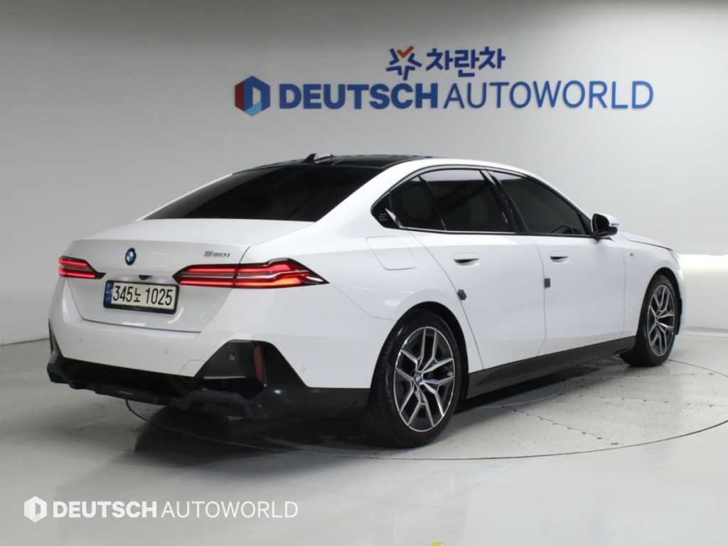 BMW 5시리즈 520i M 스포츠 사진 2/20