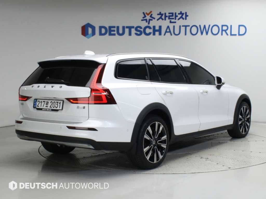 볼보 V60 2.0 B5 얼티메이트 AWD 사진 2/20